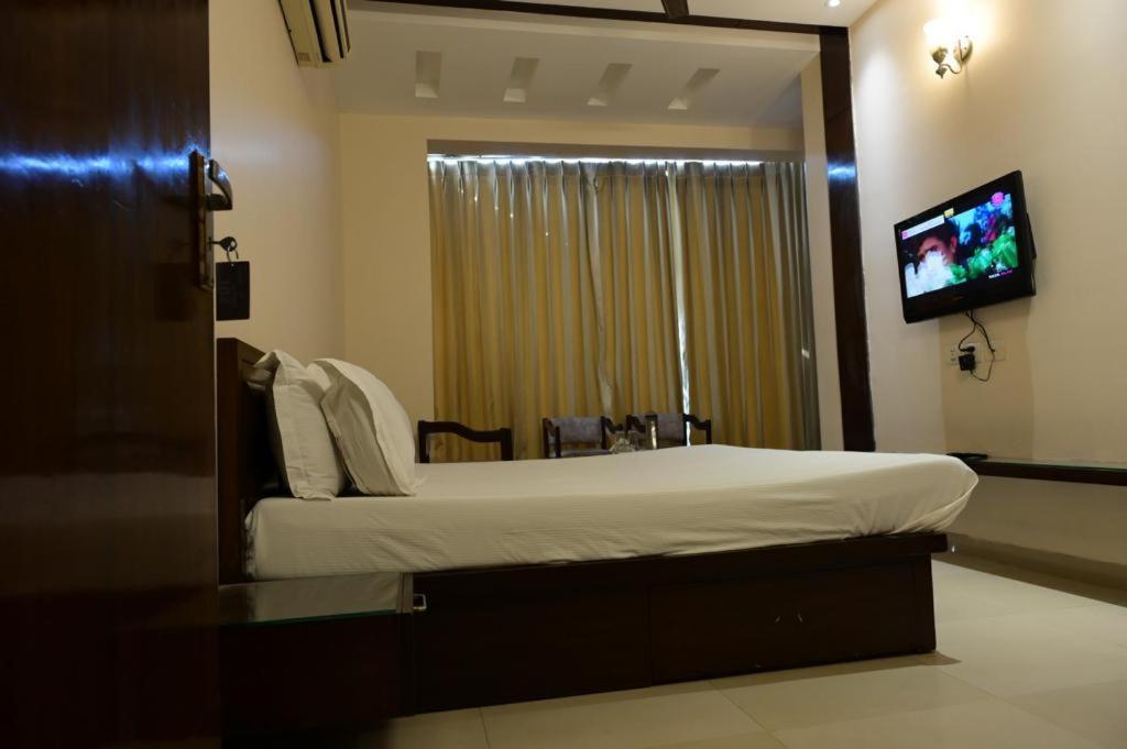 Maharani Regency Hotel Panchkula Exterior photo