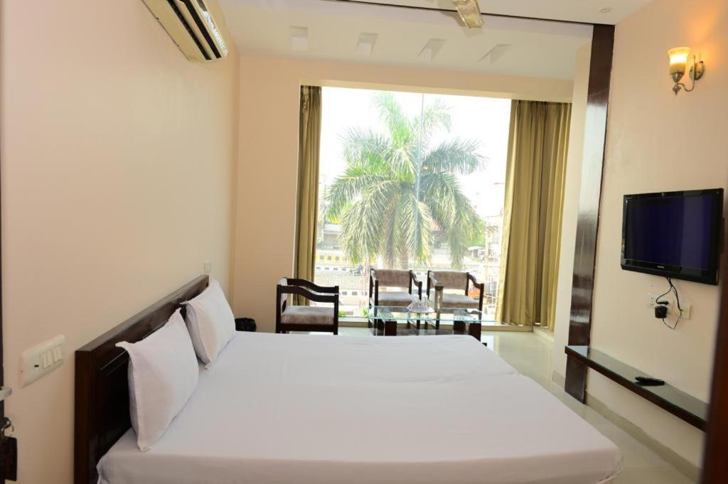 Maharani Regency Hotel Panchkula Exterior photo