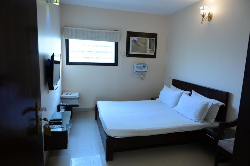 Maharani Regency Hotel Panchkula Exterior photo